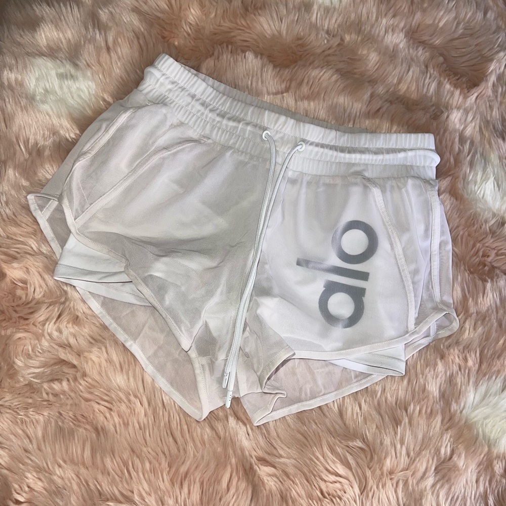 Alo Ambience Short - Graphic (White)